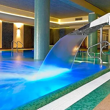 ホテル Mlyn Aqua 3*